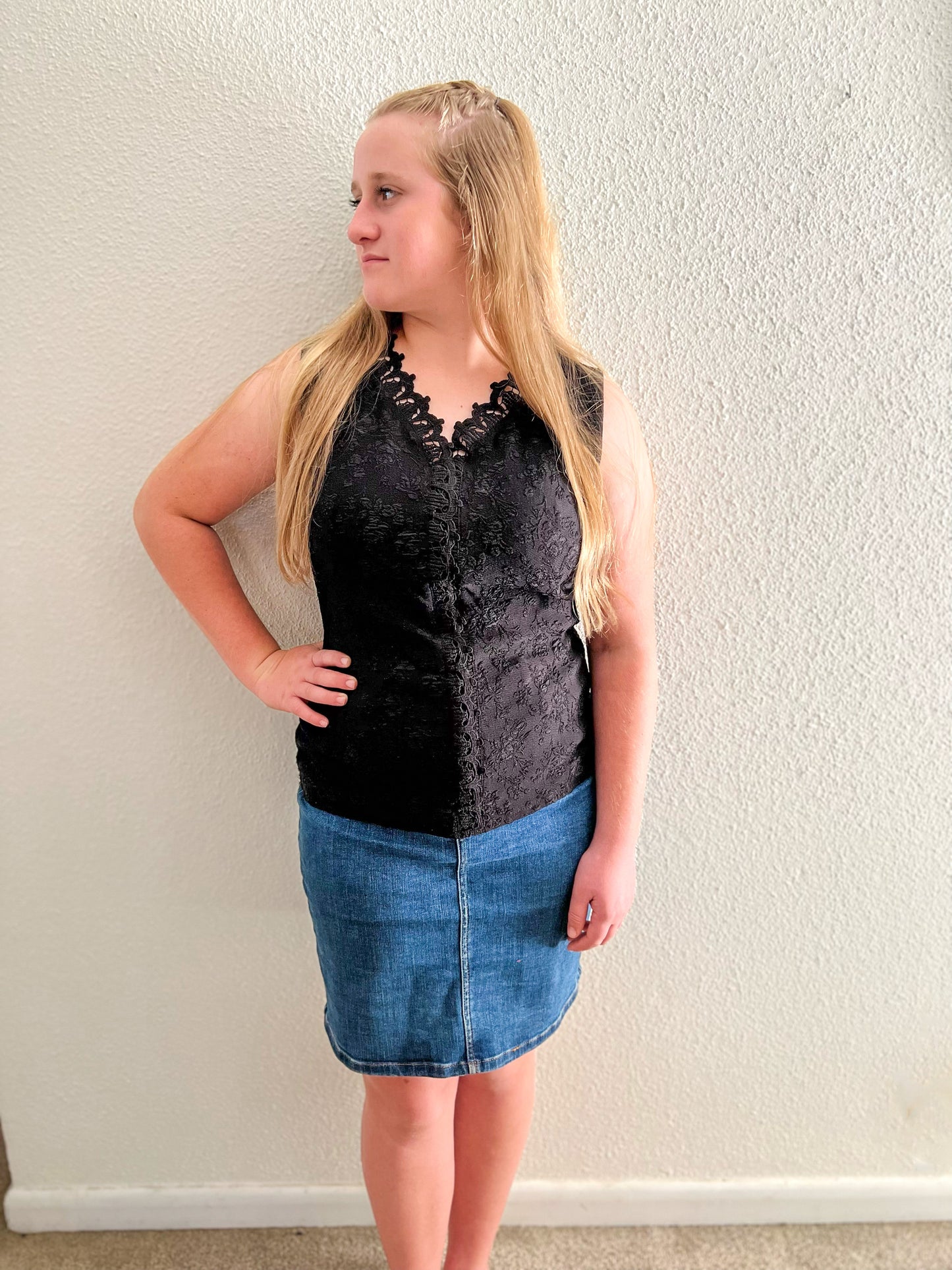 Black Scalloped V Neck Tank